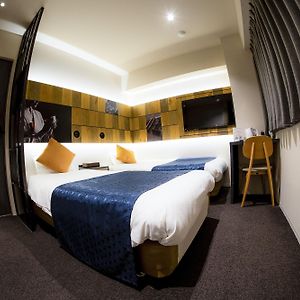 Twin Room Bath